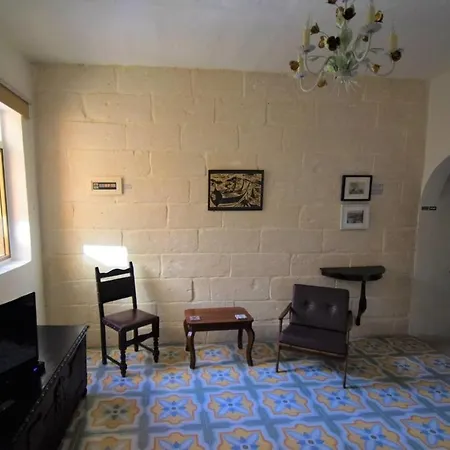 Boutique Maltese Apartment - Character, Views, A/C شقة