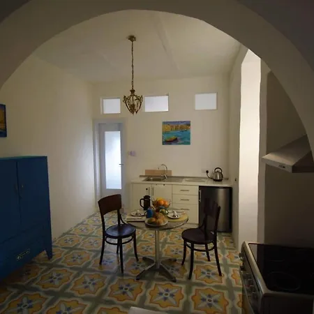 Boutique Maltese Apartment - Character, Views, A/C Apartment
